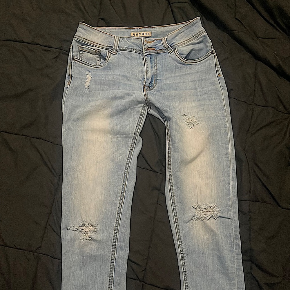 Lightly used light wash capri jeans